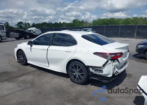 2021 Toyota Camry Se z USA, uszkodzony, nr VIN 4T1G11AK8MU467145